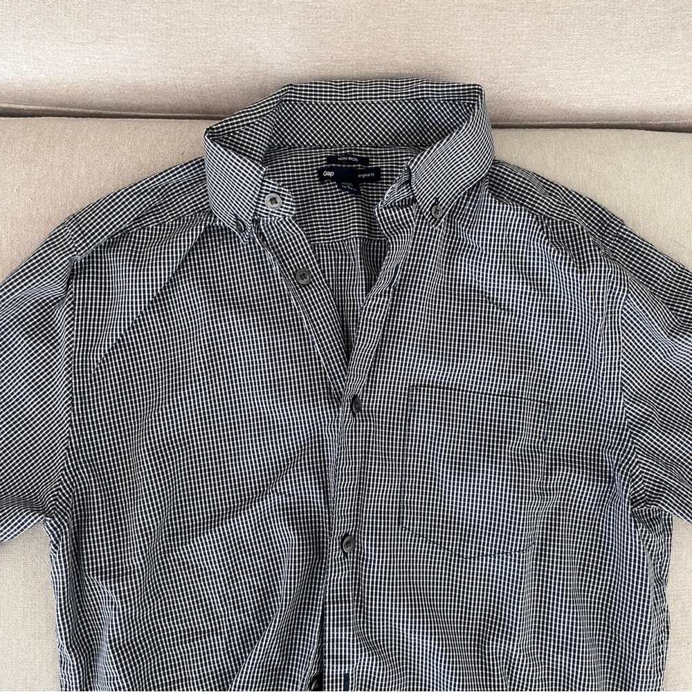 Gap non-iron button down mens shirt, Small